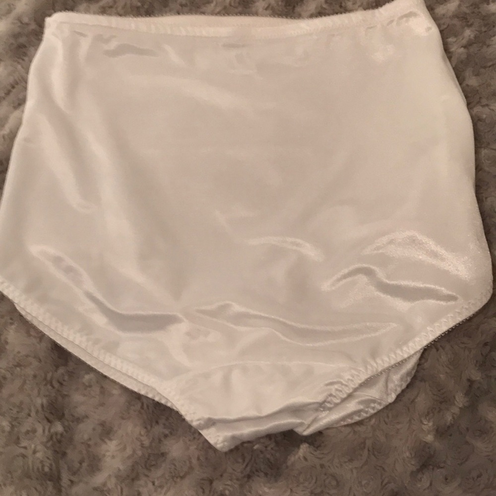 Bali Shapewear Briefs 2 Pairs Style# 8710 Size L NWT - Picture 2 of 6